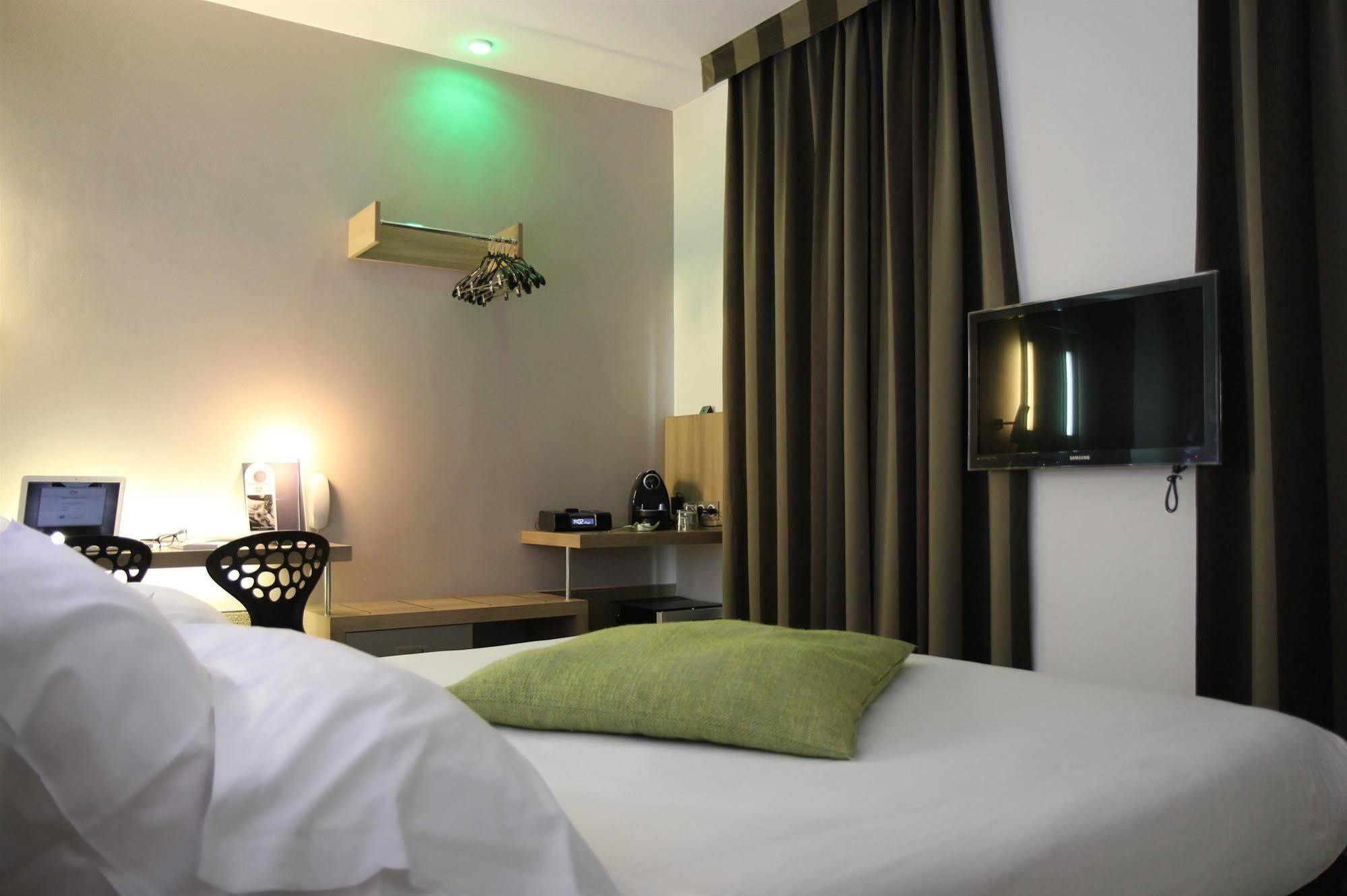 Hotel Western Littéraire Arthur Rimbaud Paris